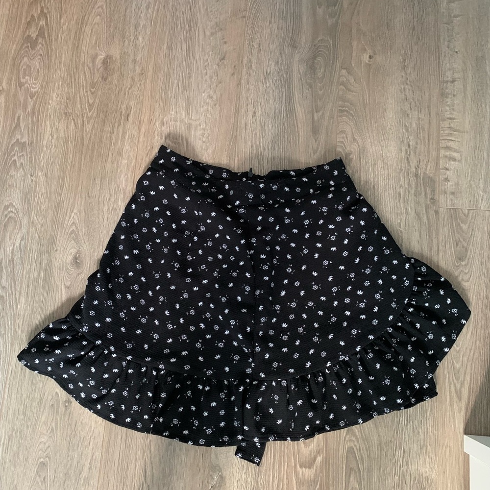 Chic Black Floral Skater Skirt